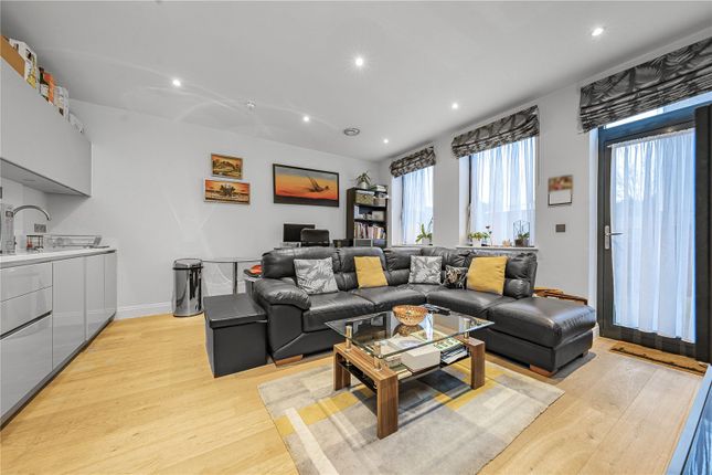 1-bed flat on Flat 9, John Busch House, 277, London Road, Isleworth, £325,000
