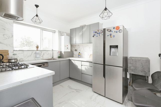 Maisonette for sale in Kerbey Street, London