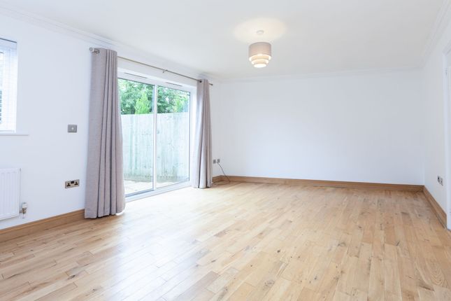 2 Campion Way, Witney photo 2
