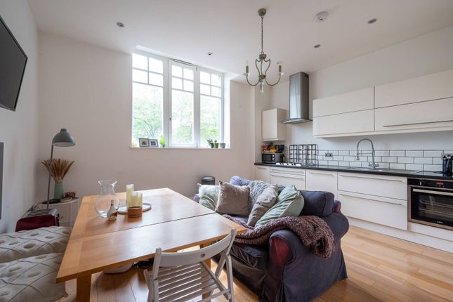 Flat to rent in West Hill, West Hill, London