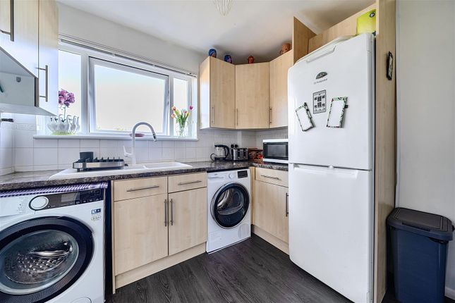 45, Newstead Avenue, Orpington photo 3