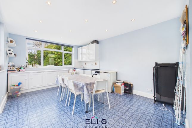 25 Holders Hill Crescent, London photo 4