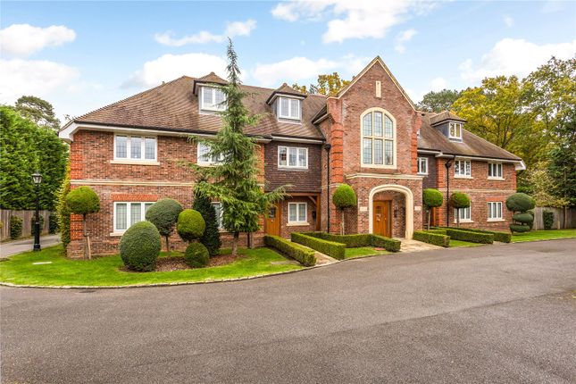 Thumbnail Flat for sale in Heron Mansions, Chestnut Avenue, Wokingham, Berkshire