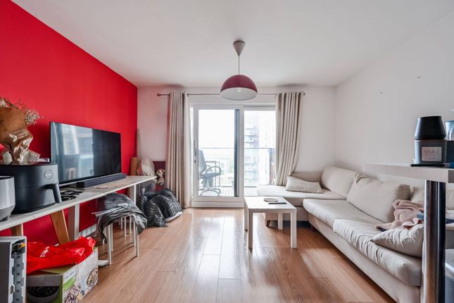 Flat for sale in City Peninsula, Greenwich, London