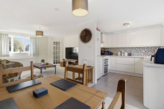 8, Upton Gardens, Upton-upon-Severn photo 2