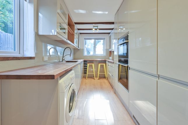 Aldenham Road, Bushey photo 4