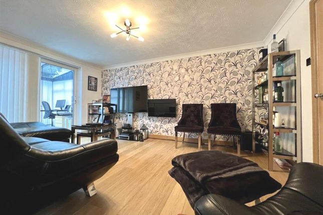 21, Deeley Drive, Tipton photo 2