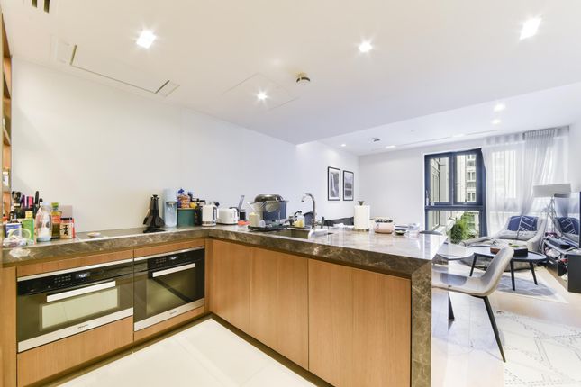 Flat for sale in Lincoln Square, 18 Portugal Street, London