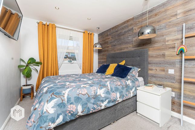 2 Birchen Bower Walk, Bury photo 4