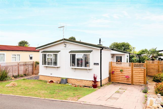 Thumbnail Mobile/park home for sale in Broadway Park, Childswickham Road, Broadway