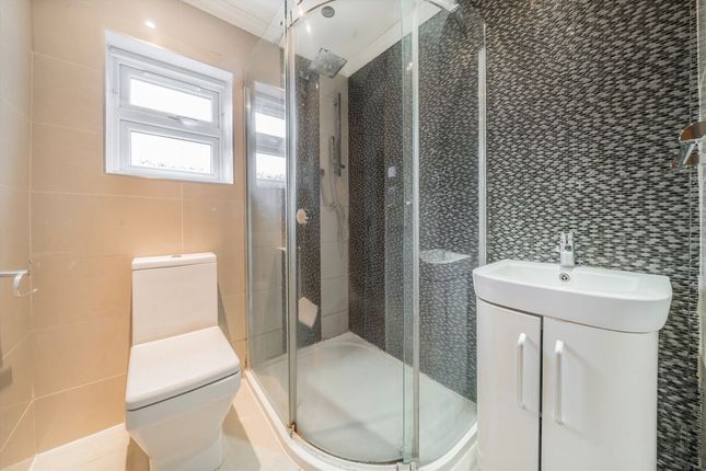 18, Sheridan Road, Watford photo 4