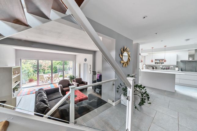 127, Peperharow Road, Surrey photo 3