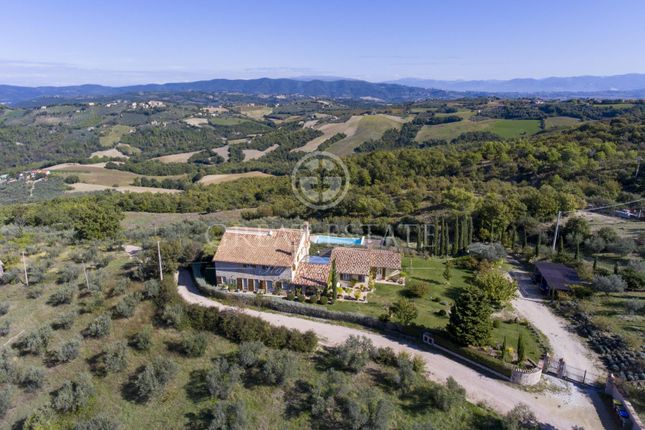 Villa for sale in Gualdo Cattaneo, Perugia, Umbria
