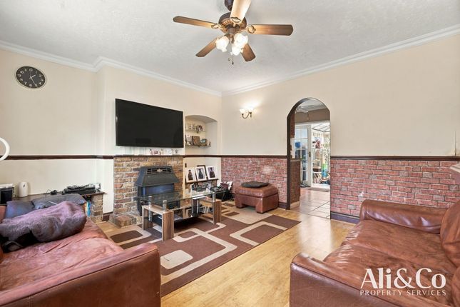 52 Heathview Road, Grays photo 4