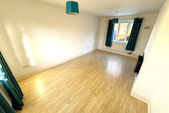 12, Faraday Grove, Corby photo 3