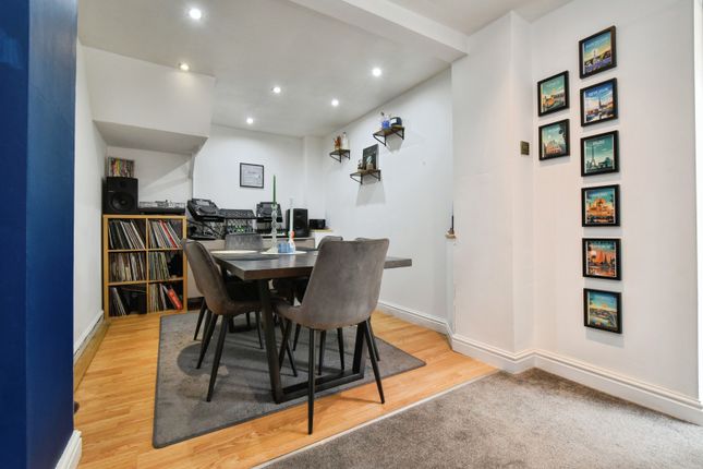 128, Teglan Park, Ammanford photo 4
