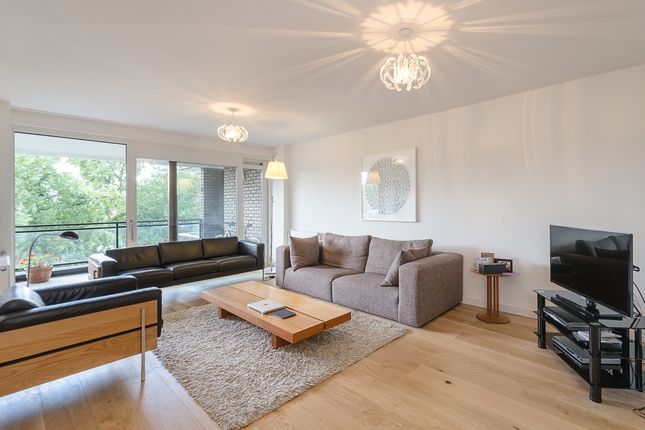 2-bed flat on 23, Hamilton House, London, £750,000