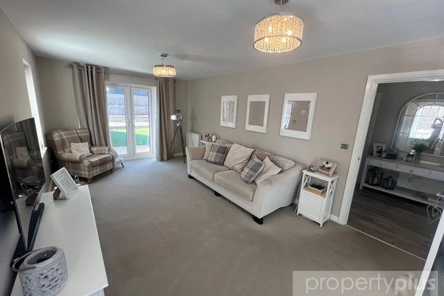 112, Worcester Court, Porth photo 4