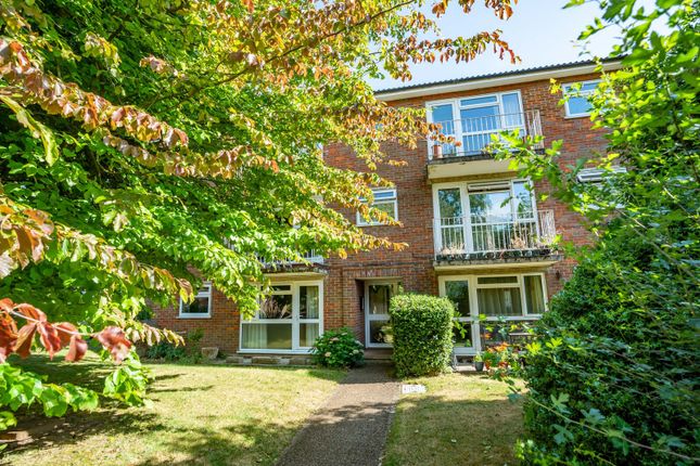 Flat for sale in Avenue Road, St. Albans, Hertfordshire