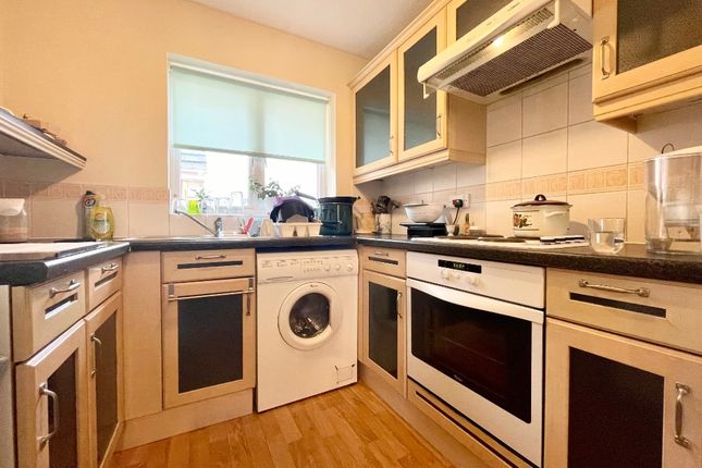 23b, Lloyd Close, Cheltenham photo 3