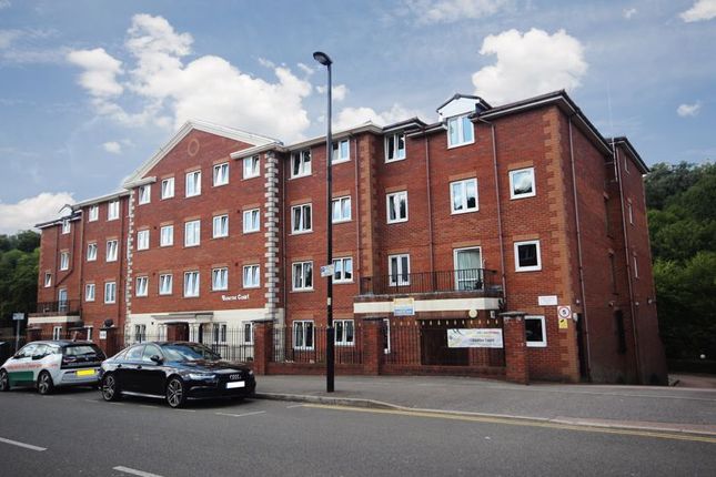 2 bed flat for sale in Bourne Court, Caterham CR3