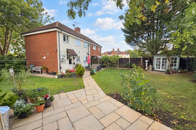 35 Randalls Park Avenue, Leatherhead photo 3