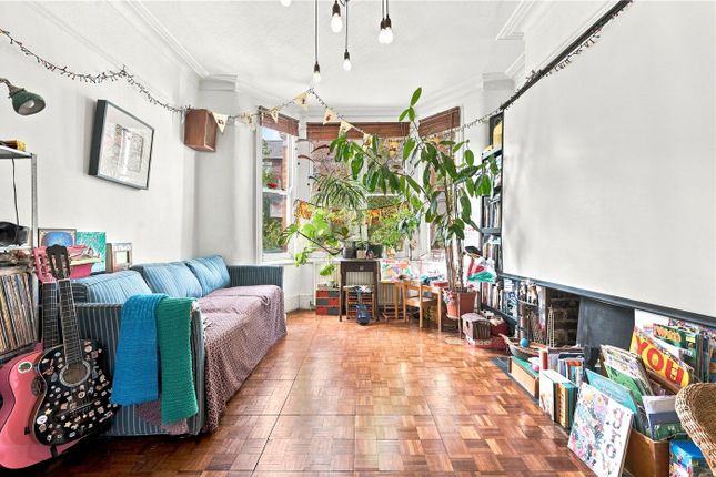 40L, Rowley Road, London photo 2