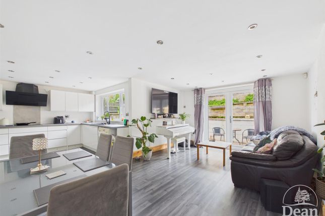 65, Woodland Rise, Lydney photo 2
