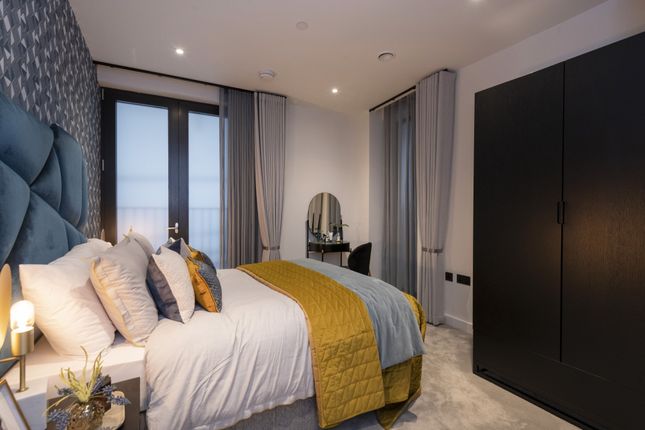 Flat for sale in Golden Lane, Barbican, London