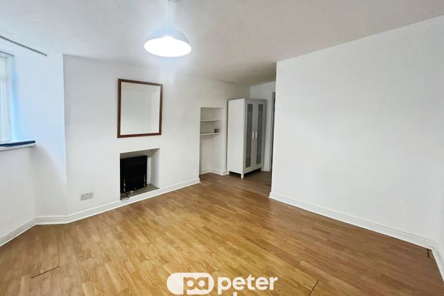 Flat 1 - 37, PONTYCLUN photo 4
