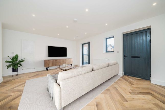 Maisonette for sale in Coombe Road, Norbiton, Kingston Upon Thames