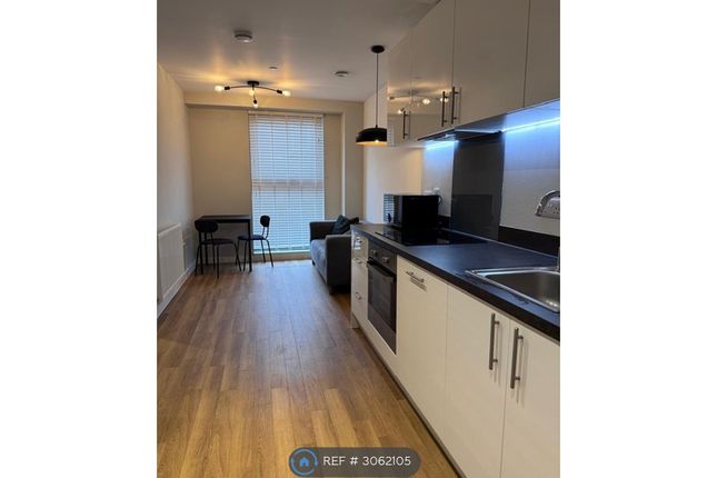 Flat, William Street, Slough photo 3