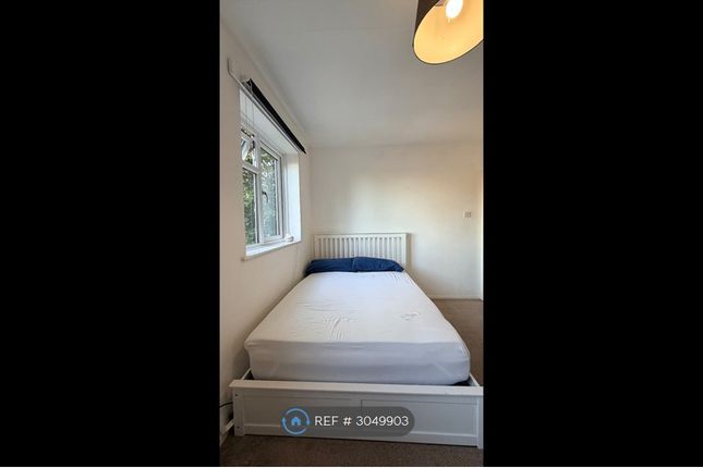 B Brandram Road, London photo 2