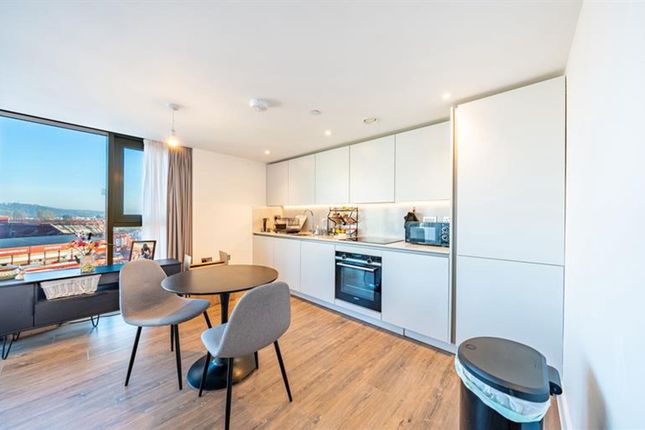 Apt 42, The Waterside Apartments Pavilion Road, Nottingham photo 3