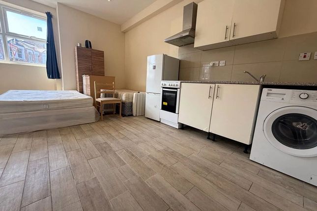 Flat, 2, 41 Athenlay Road, London photo 3