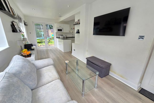 11 Fox Close, Altrincham photo 3