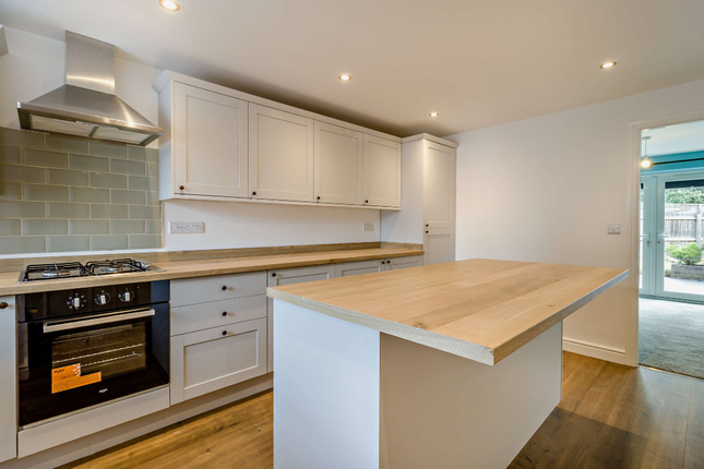 6, Bryndale Close, Harworth photo 2