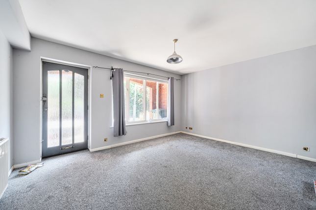 4, Ambleside Walk, Hillingdon photo 4