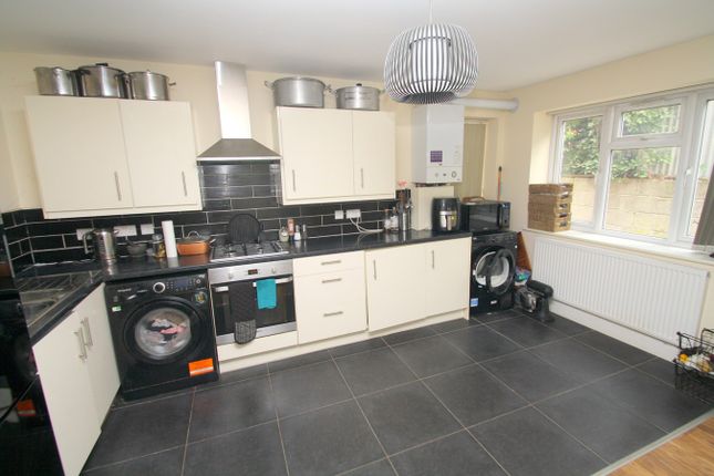 Flat for sale in Long Lane, Staines-Upon-Thames
