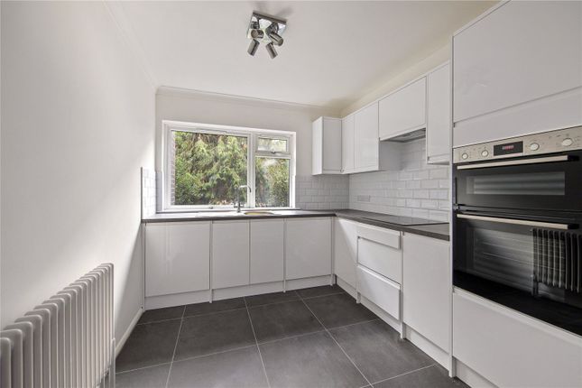 Mountcombe Close, Surbiton photo 2