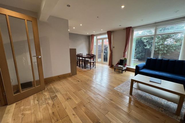 26, Abbotsbury Close, Manchester photo 2