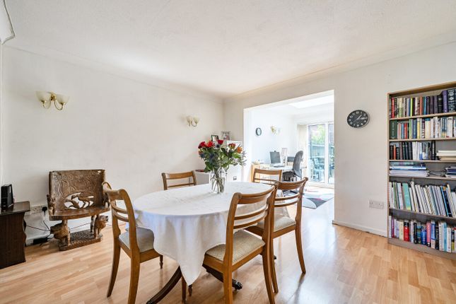 2, Woodies Close, Bracknell photo 4