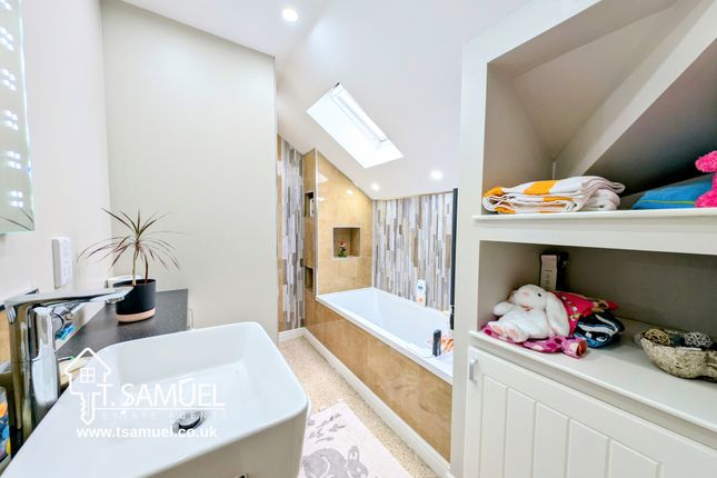 Jack &amp; Jill Bathroom