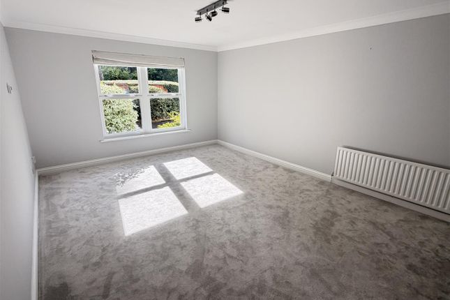 Flat 21, The Byfrons, Boundary Road, Farnborough photo 2