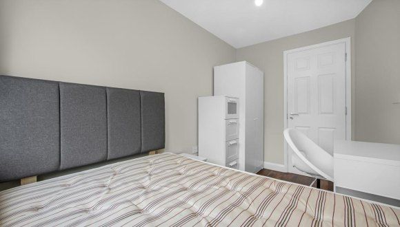 4, Howard Road, Surbiton photo 4