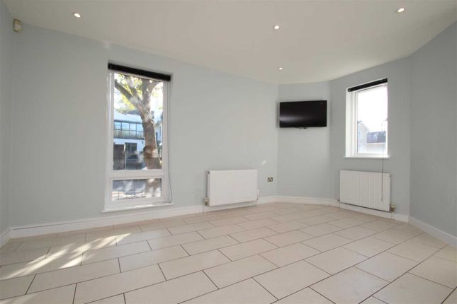 Property to rent in Hampstead Lane, Highgate