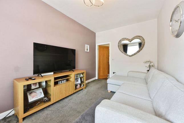 28, Radcliffe Road, Oldham photo 2