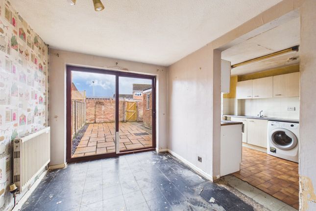 37, Elmgrove Estate, Gloucester photo 3