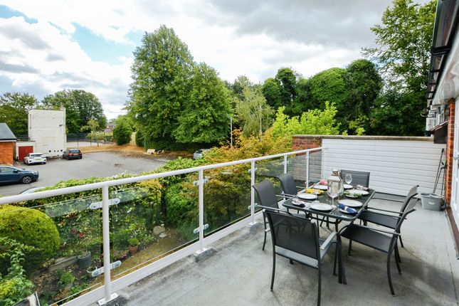 5, Fullers Grove, Chesham photo 4
