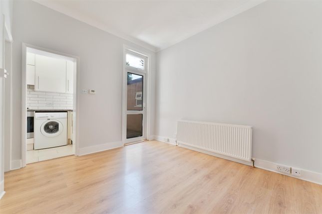 19a, Grove Avenue, London photo 4